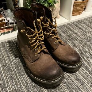 Womens Dr. Marten Crazy Horse size 8